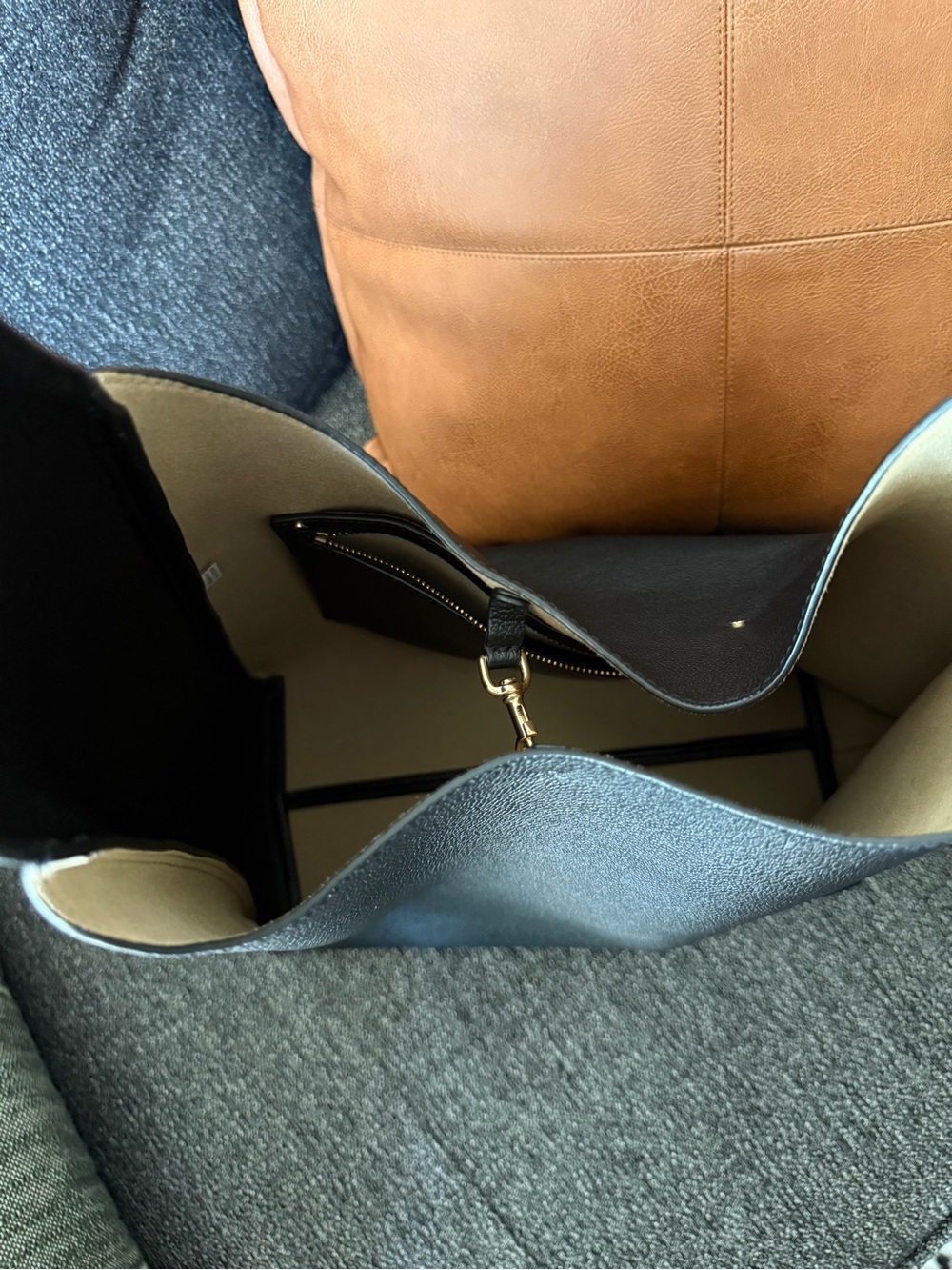Tory Burch Romy Hobo - Picture 5 of 9